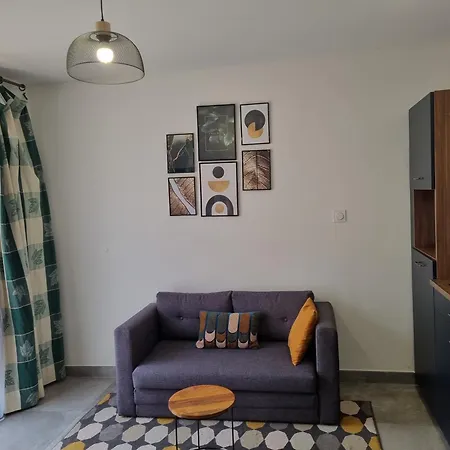 Un Ecrin Verdoyant Au Calme Apartmán *